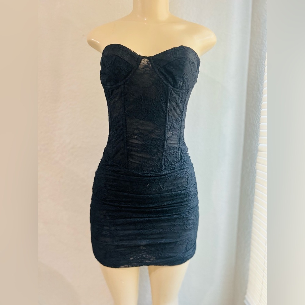 Elegant Black Lace Mini Dress - Picture 3 of 11